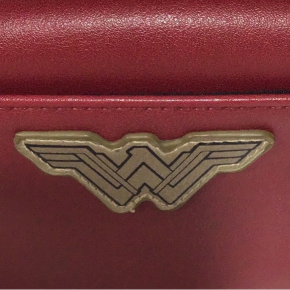 DC Comics Wonder Woman Crossbody/Handbag, Bonded Leather, Maroon & Gold - Picture 6 of 11